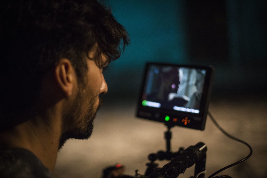 Ricardo Reis atrás da câmara durante uma rodagem