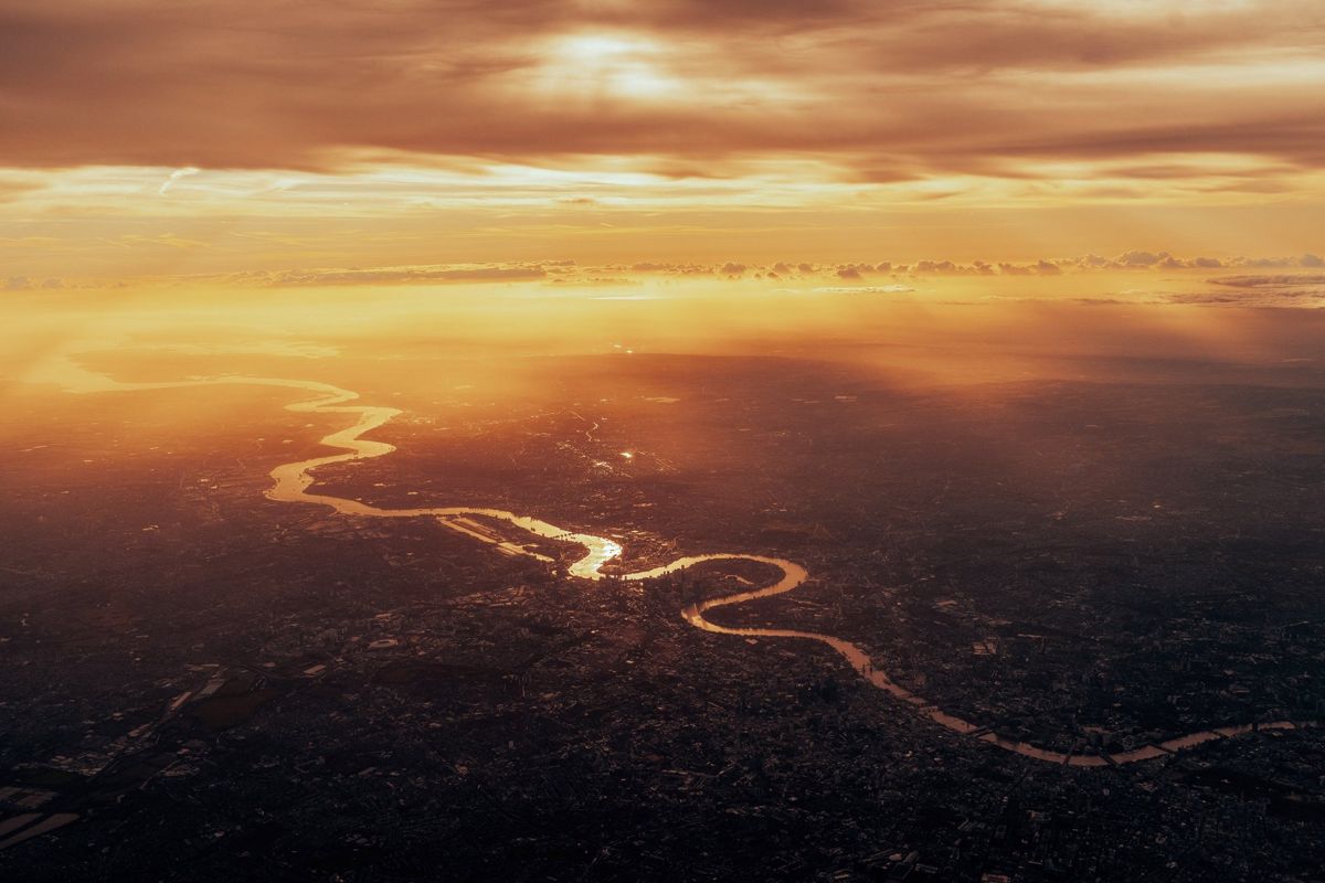 Rio visto do céu ao nascer do sol